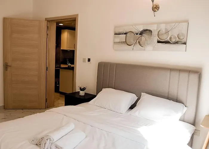 Dubaistay Luxury 2 Bedroom Holiday Appartment Jvc King And Queensize