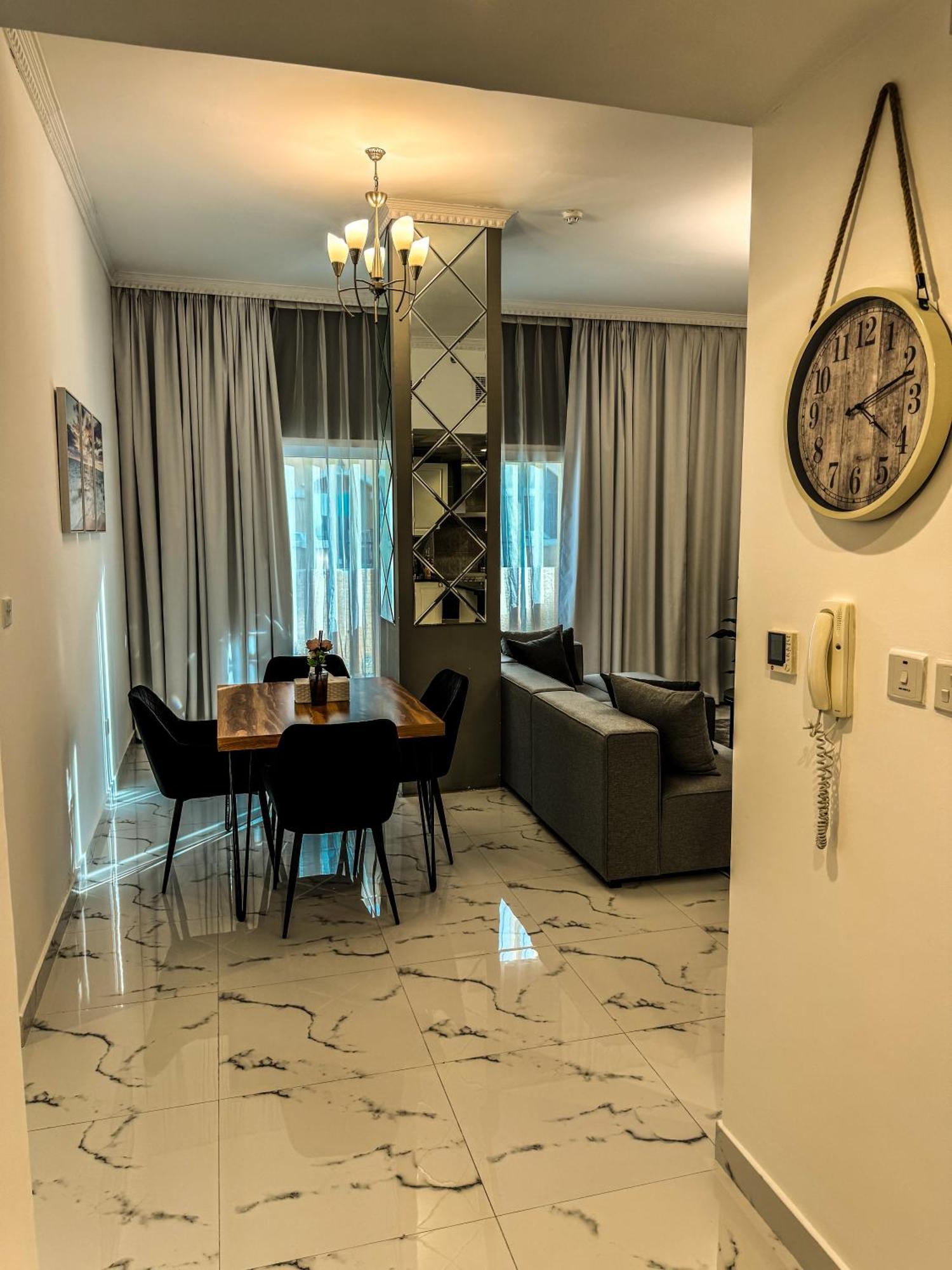 Апартаменти Dubaistay Luxury 2 Bedroom Jvc King And Queensize