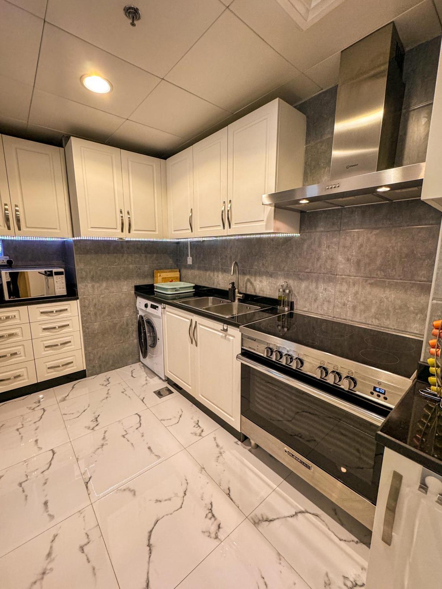 Апартаменти Dubaistay Luxury 2 Bedroom Jvc King And Queensize